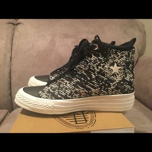 NIB Women’s Black and White Converse All Star